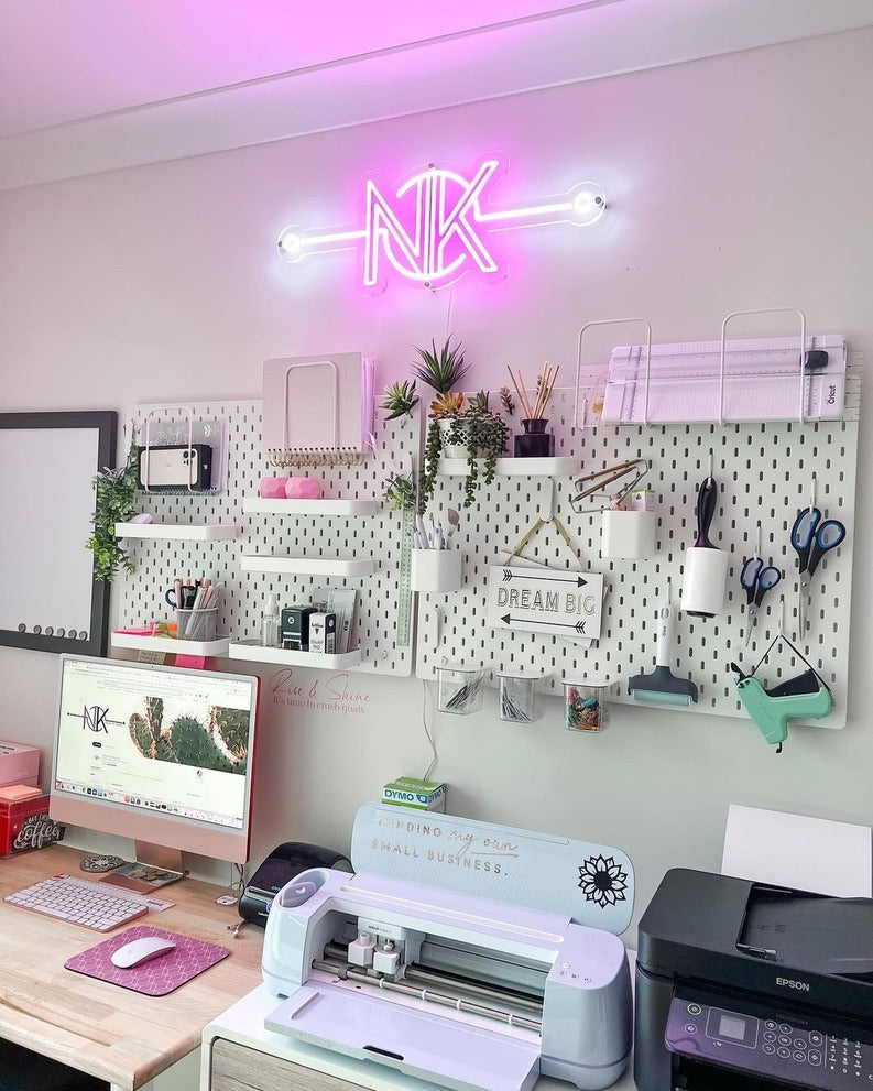 5 Neon Signs that will Help Create a Vibe in your Workspace